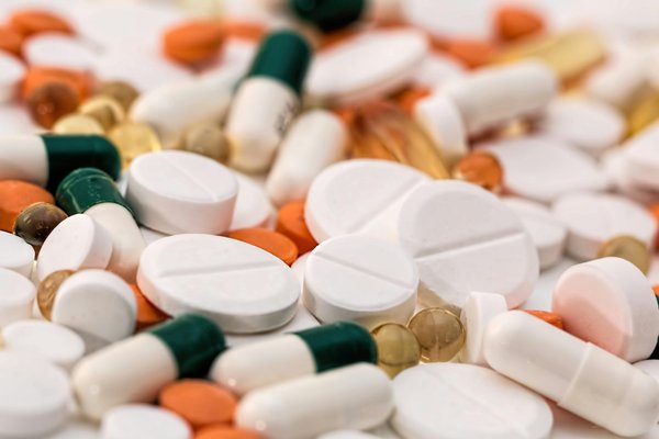 Come possono le piattaforme di apprendimento automatico supportare la scoperta di nuovi farmaci?